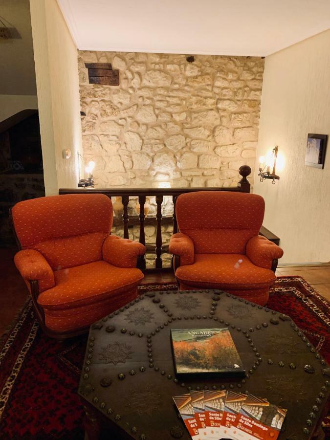 Hotel Tres Coronas De Silos Санто Доминго де Силос Екстериор снимка