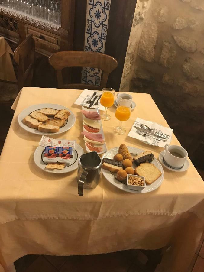 Hotel Tres Coronas De Silos Санто Доминго де Силос Екстериор снимка